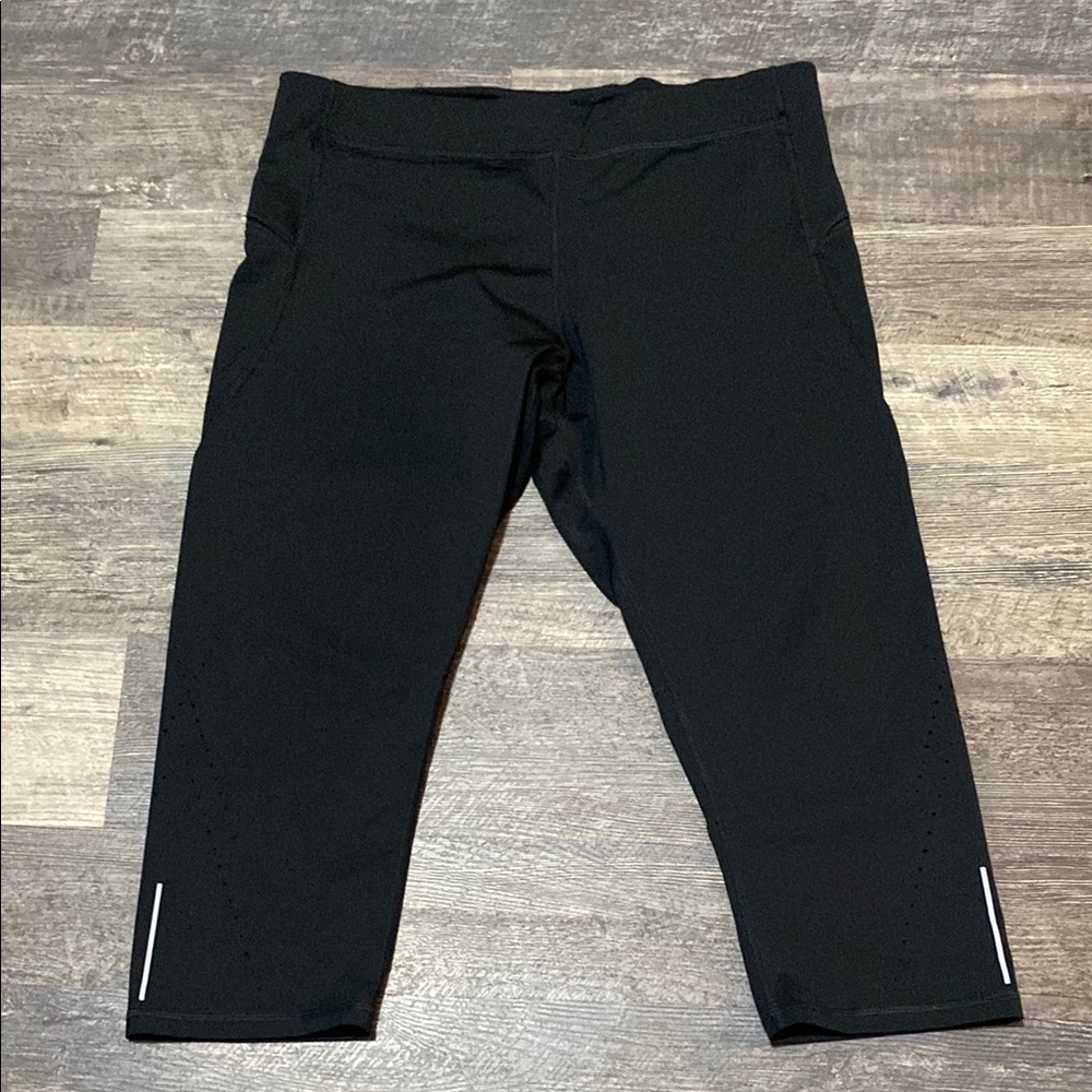 Champion Black Capri Leggings with Reflective Details and Wide Waistband
